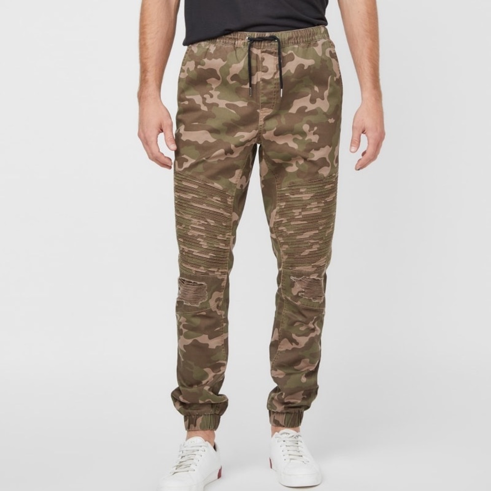 New GUESS Mens Camo Joggers